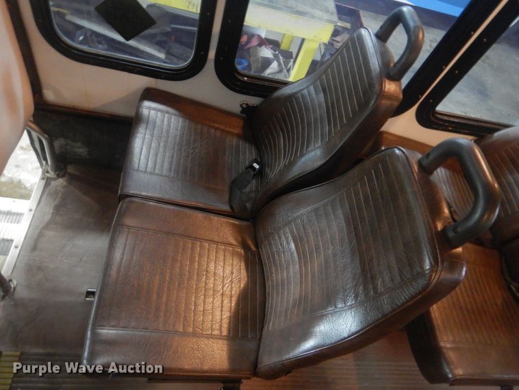 image for item DI2335 2010 Ford E450 Super Duty shuttle bus