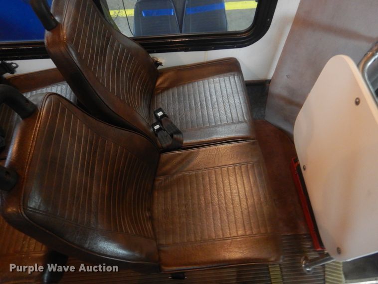 image for item DI2335 2010 Ford E450 Super Duty shuttle bus