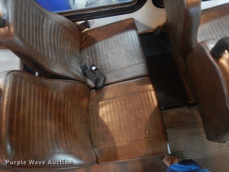 image for item DI2335 2010 Ford E450 Super Duty shuttle bus