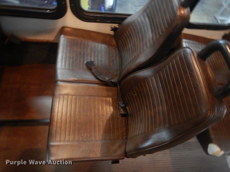 image for item DI2335 2010 Ford E450 Super Duty shuttle bus