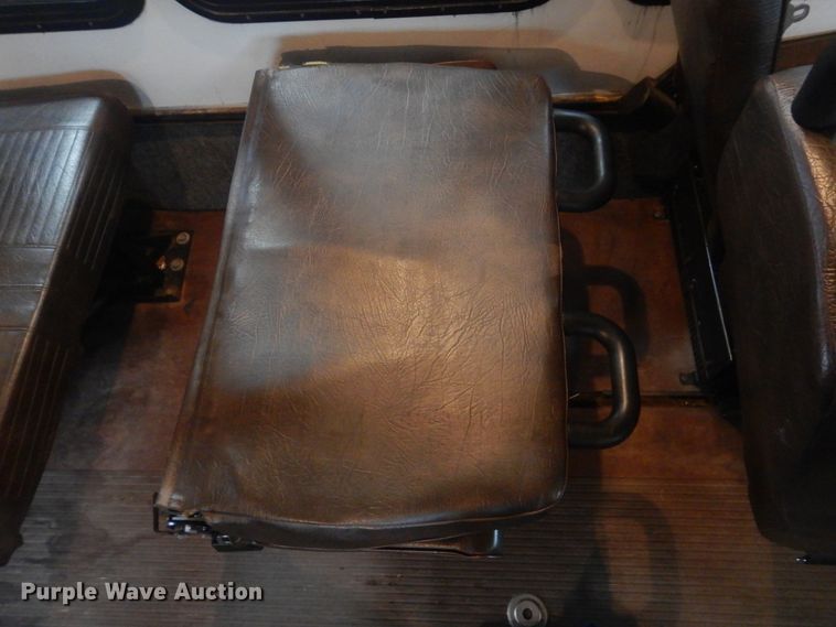 image for item DI2335 2010 Ford E450 Super Duty shuttle bus