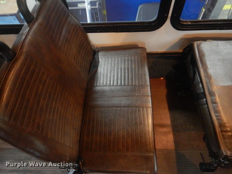 image for item DI2335 2010 Ford E450 Super Duty shuttle bus