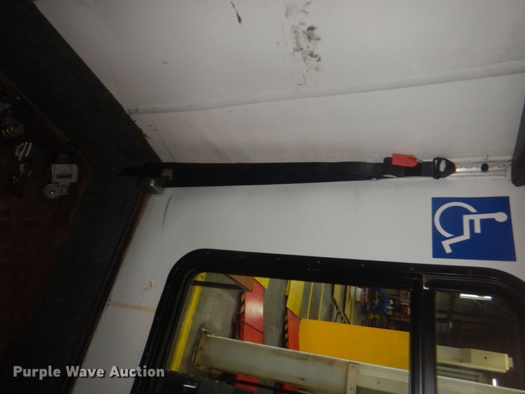 image for item DI2335 2010 Ford E450 Super Duty shuttle bus