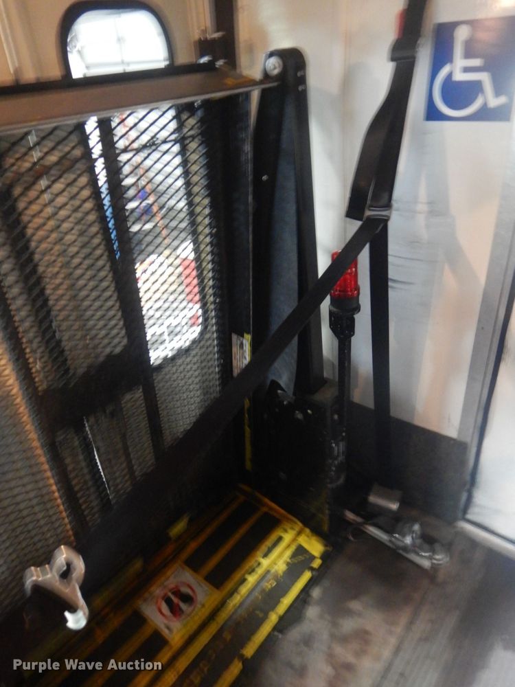 image for item DI2335 2010 Ford E450 Super Duty shuttle bus