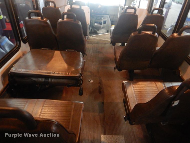 image for item DI2335 2010 Ford E450 Super Duty shuttle bus