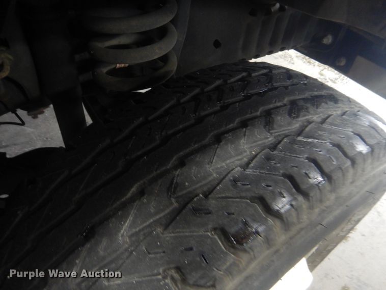 image for item DI2335 2010 Ford E450 Super Duty shuttle bus