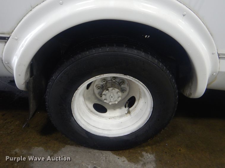 image for item DI2335 2010 Ford E450 Super Duty shuttle bus