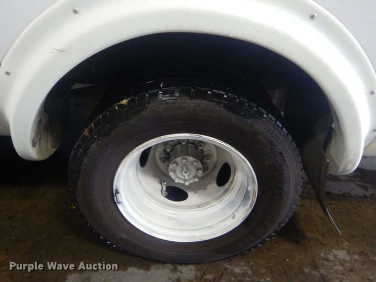 image for item DI2335 2010 Ford E450 Super Duty shuttle bus