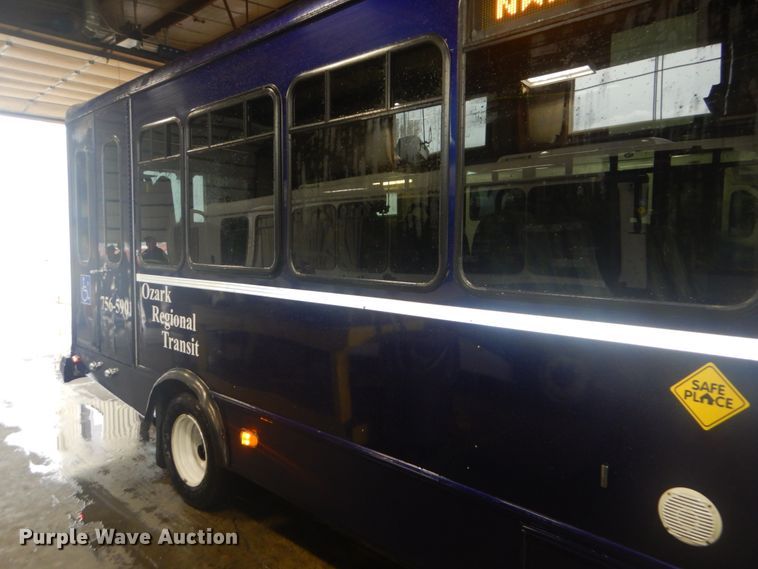 image for item DI2342 2011 Ford Econoline E450 Super Duty shuttle bus