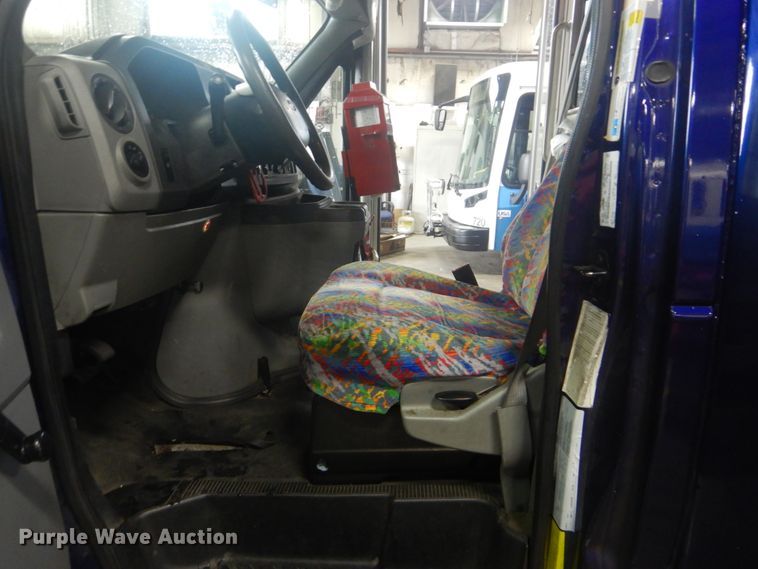 image for item DI2342 2011 Ford Econoline E450 Super Duty shuttle bus