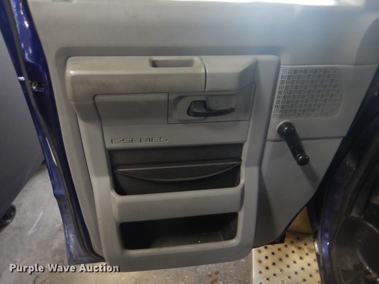 image for item DI2342 2011 Ford Econoline E450 Super Duty shuttle bus