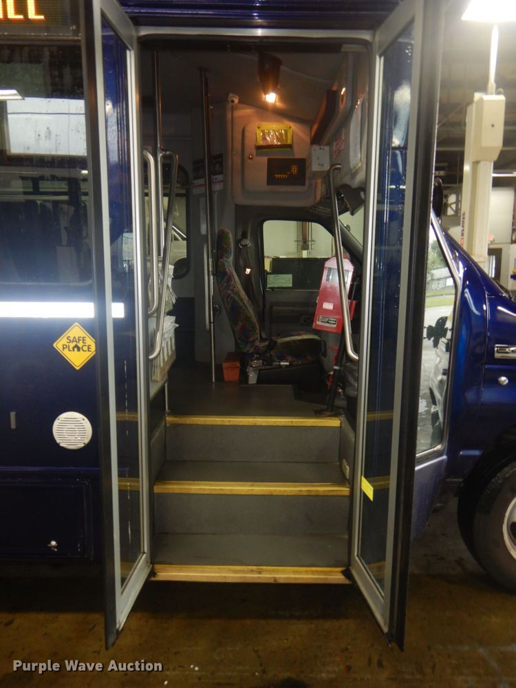 image for item DI2342 2011 Ford Econoline E450 Super Duty shuttle bus