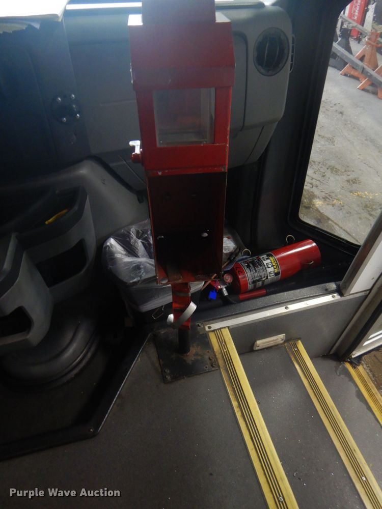 image for item DI2342 2011 Ford Econoline E450 Super Duty shuttle bus