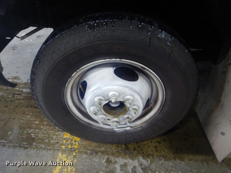 image for item DI2342 2011 Ford Econoline E450 Super Duty shuttle bus