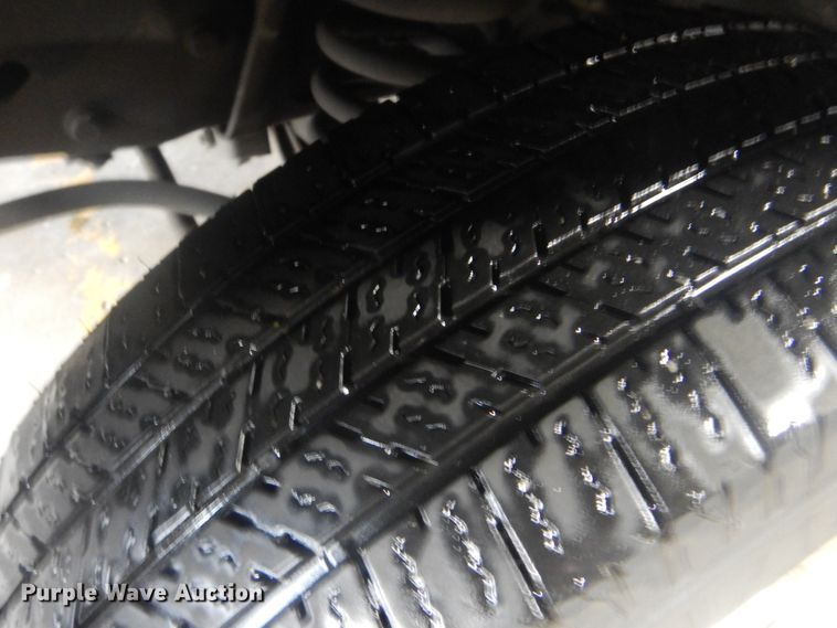 image for item DI2342 2011 Ford Econoline E450 Super Duty shuttle bus