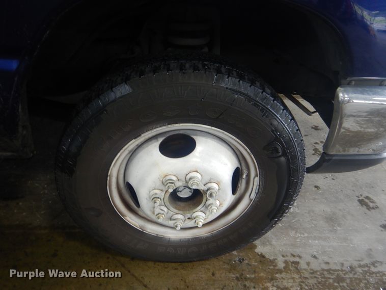 image for item DI2342 2011 Ford Econoline E450 Super Duty shuttle bus