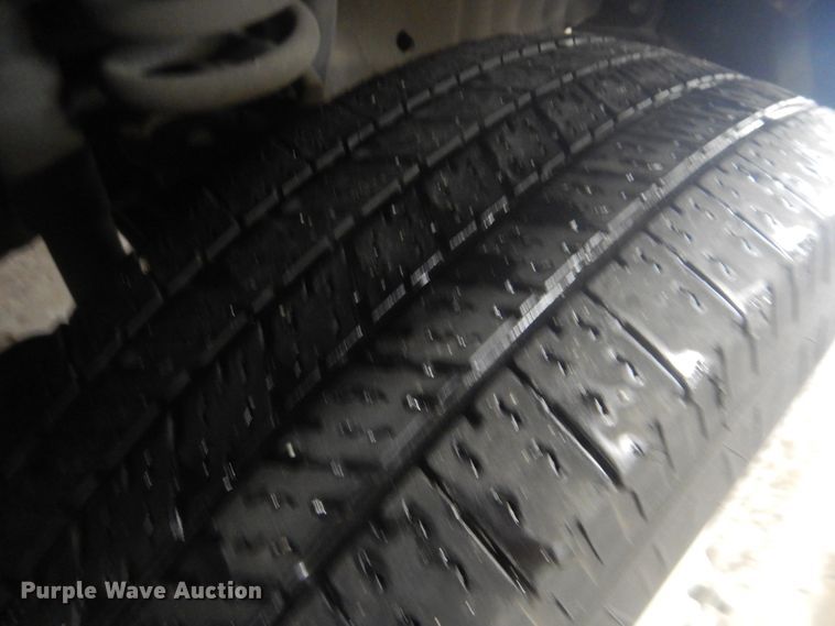 image for item DI2342 2011 Ford Econoline E450 Super Duty shuttle bus