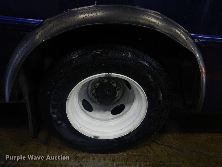 image for item DI2342 2011 Ford Econoline E450 Super Duty shuttle bus