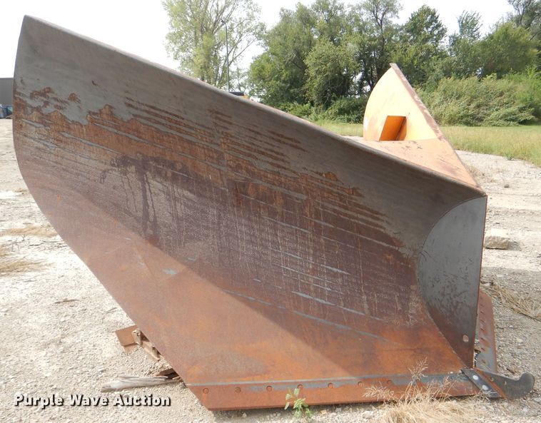 image for item DI2499 John Deere motor grader V-plow