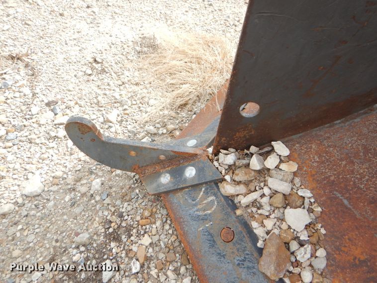 image for item DI2499 John Deere motor grader V-plow