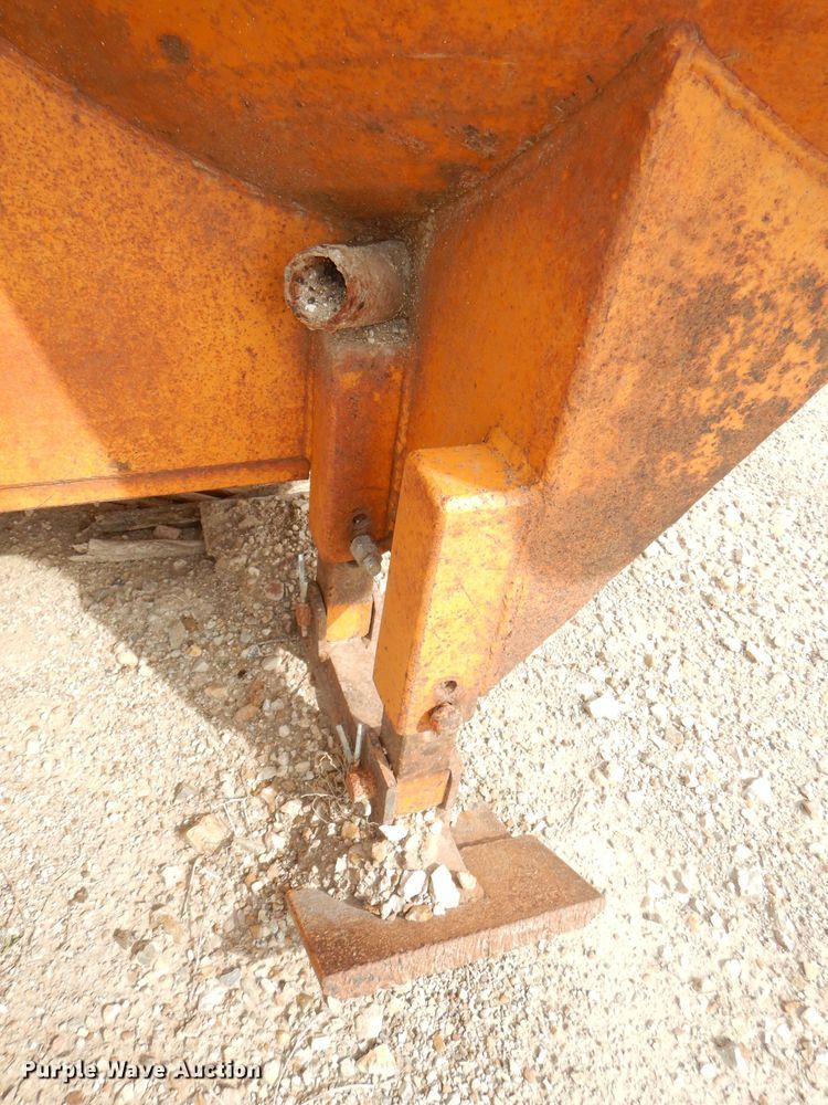 image for item DI2499 John Deere motor grader V-plow