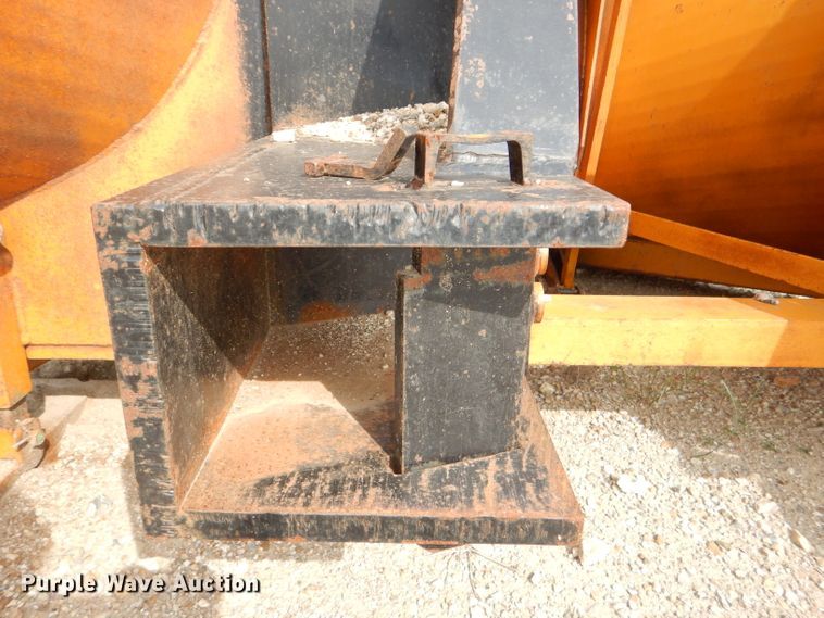 image for item DI2499 John Deere motor grader V-plow