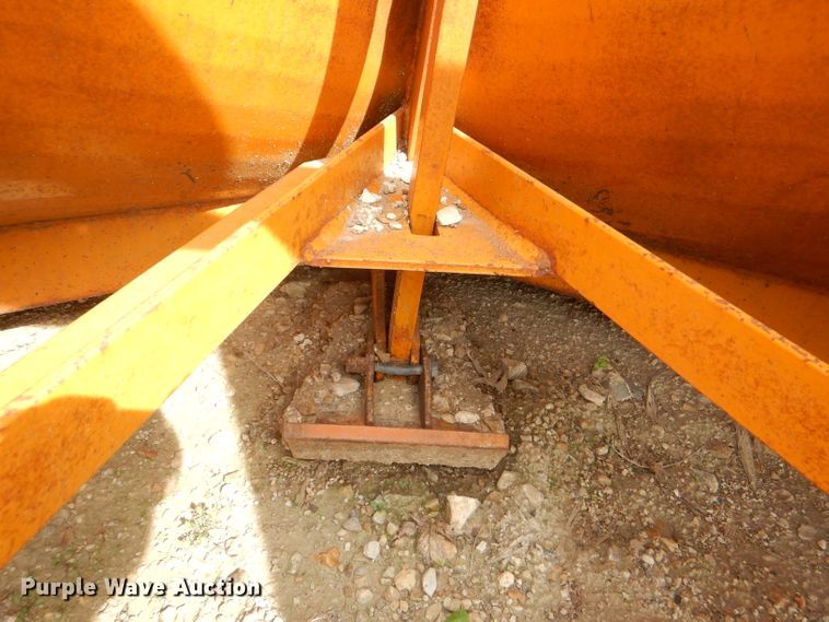 image for item DI2499 John Deere motor grader V-plow