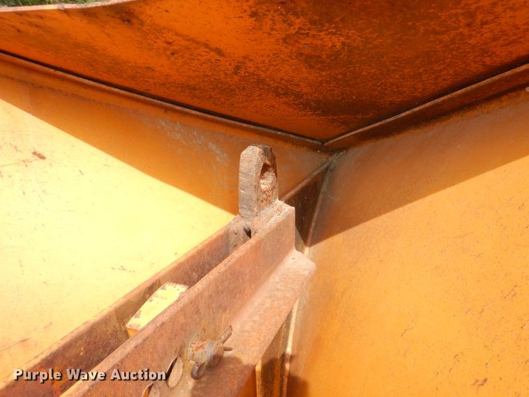 image for item DI2499 John Deere motor grader V-plow