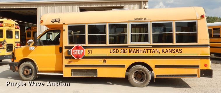 image for item DI2528 2005 GMC Savana G3500 school bus