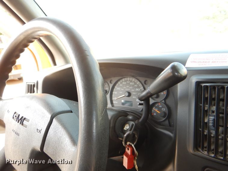 image for item DI2528 2005 GMC Savana G3500 school bus