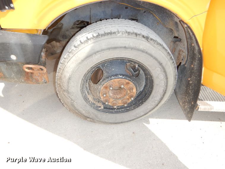 image for item DI2528 2005 GMC Savana G3500 school bus