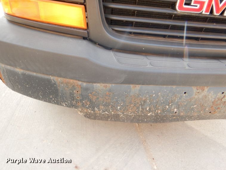 image for item DI2528 2005 GMC Savana G3500 school bus