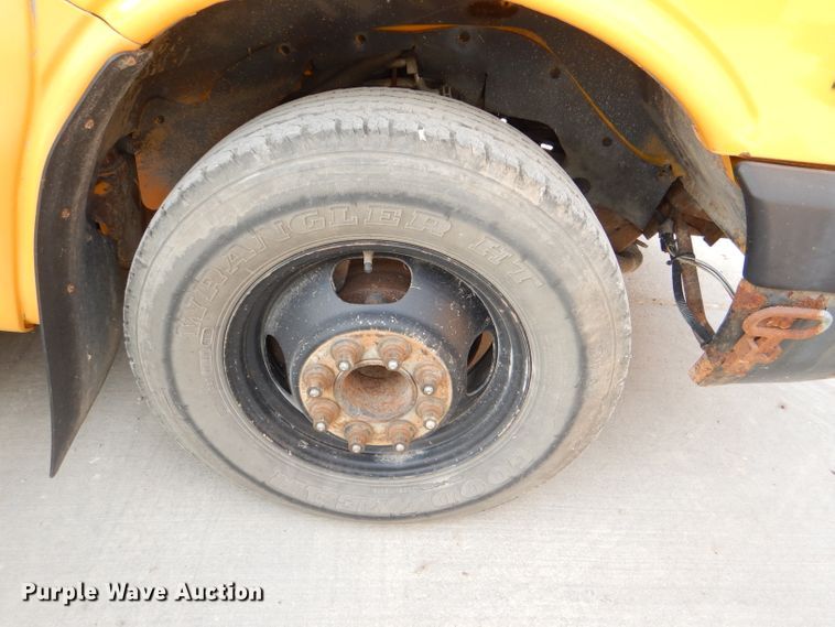 image for item DI2528 2005 GMC Savana G3500 school bus