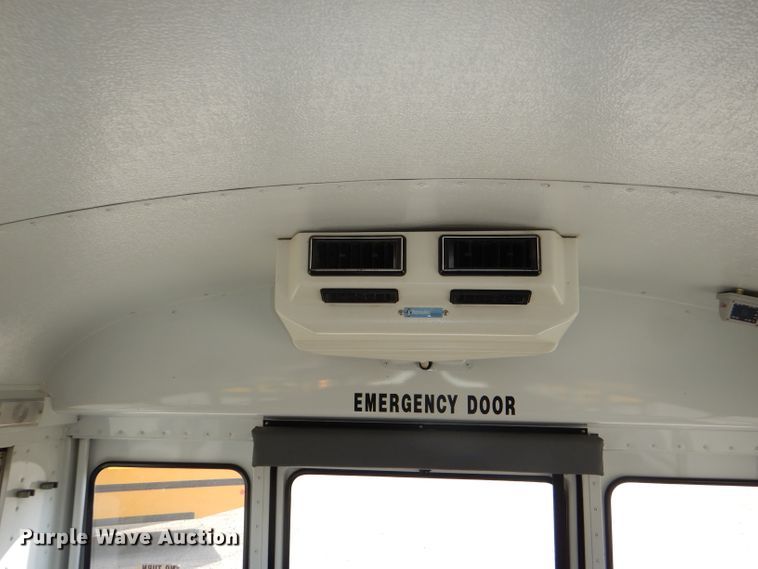 image for item DI2528 2005 GMC Savana G3500 school bus