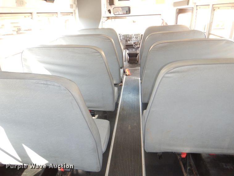 image for item DI2528 2005 GMC Savana G3500 school bus