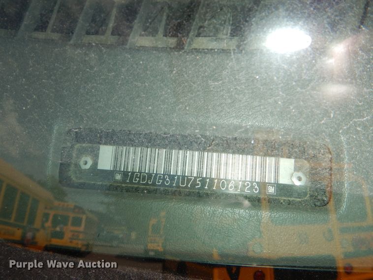 image for item DI2528 2005 GMC Savana G3500 school bus