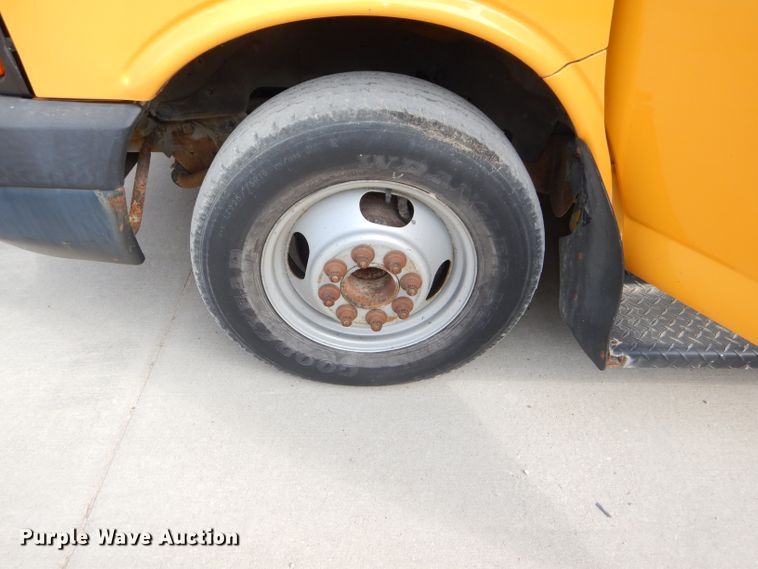 image for item DI2529 2007 Chevrolet Express 3500 school bus