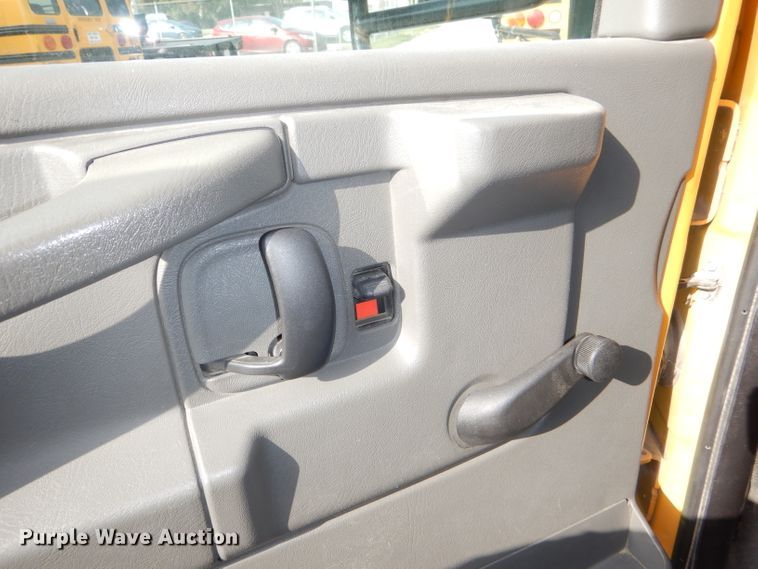 image for item DI2530 2008 Chevrolet Express 3500 school bus