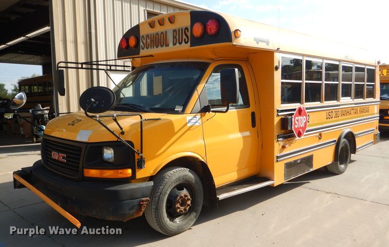 image for item DI2533 2004 GMC Savana G3500 school bus