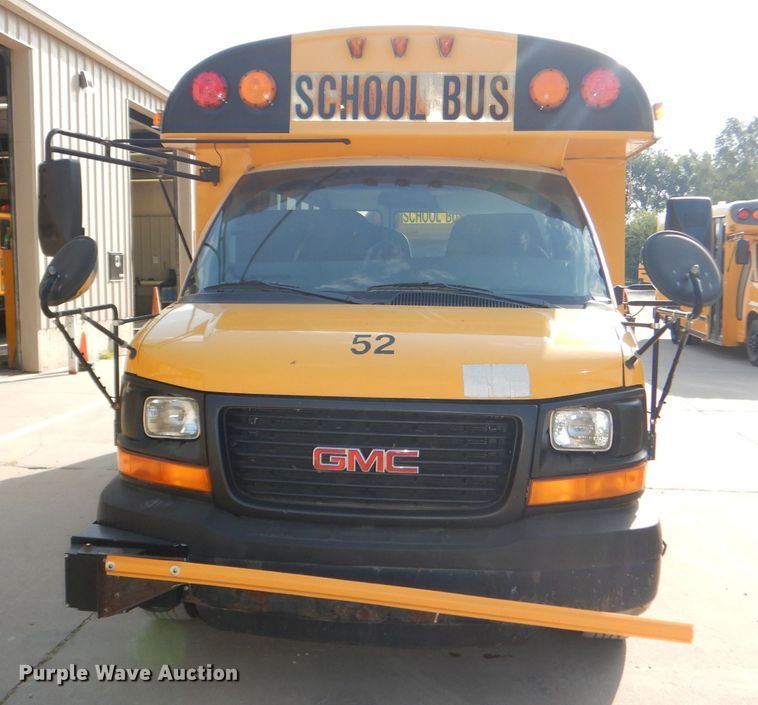 image for item DI2533 2004 GMC Savana G3500 school bus