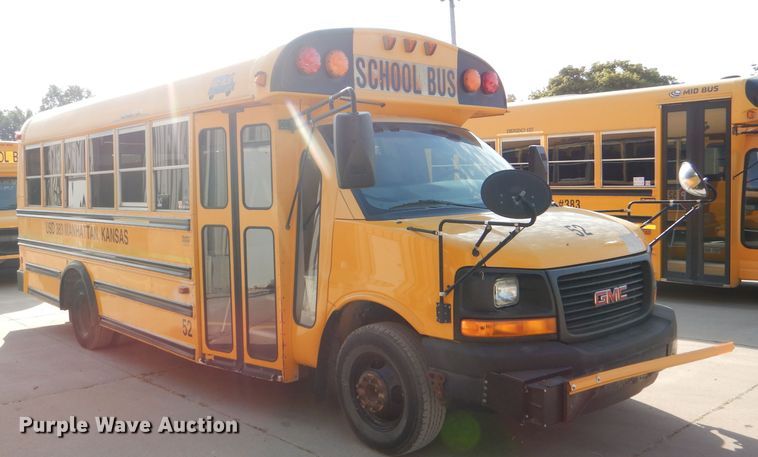 image for item DI2533 2004 GMC Savana G3500 school bus
