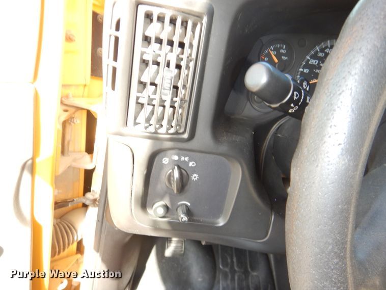 image for item DI2533 2004 GMC Savana G3500 school bus