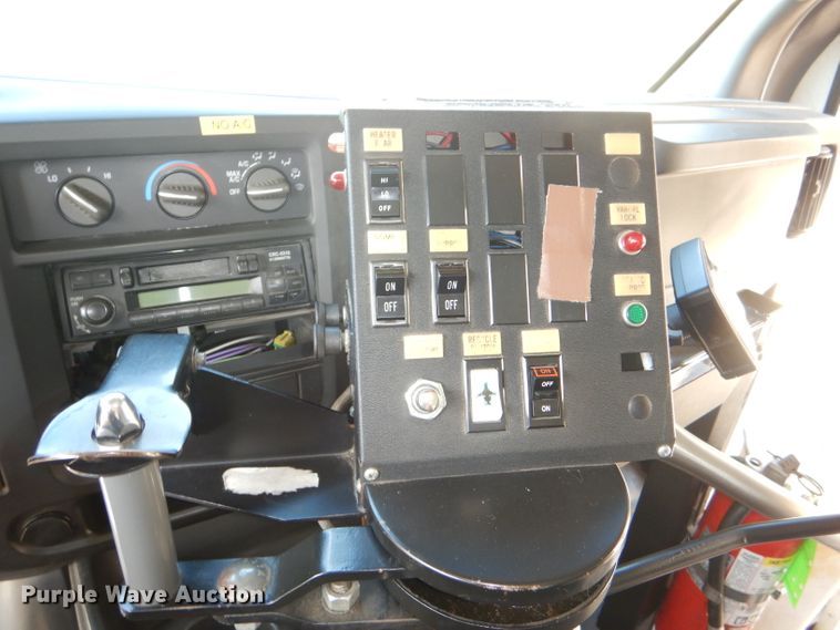 image for item DI2533 2004 GMC Savana G3500 school bus