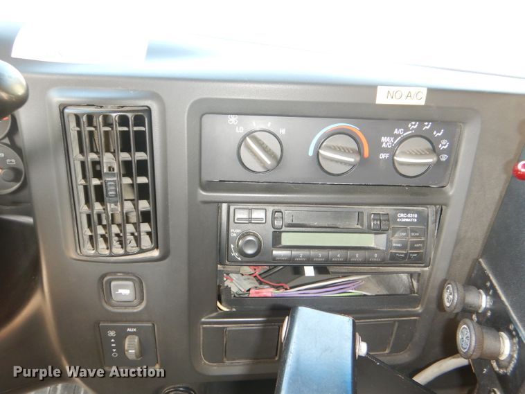 image for item DI2533 2004 GMC Savana G3500 school bus