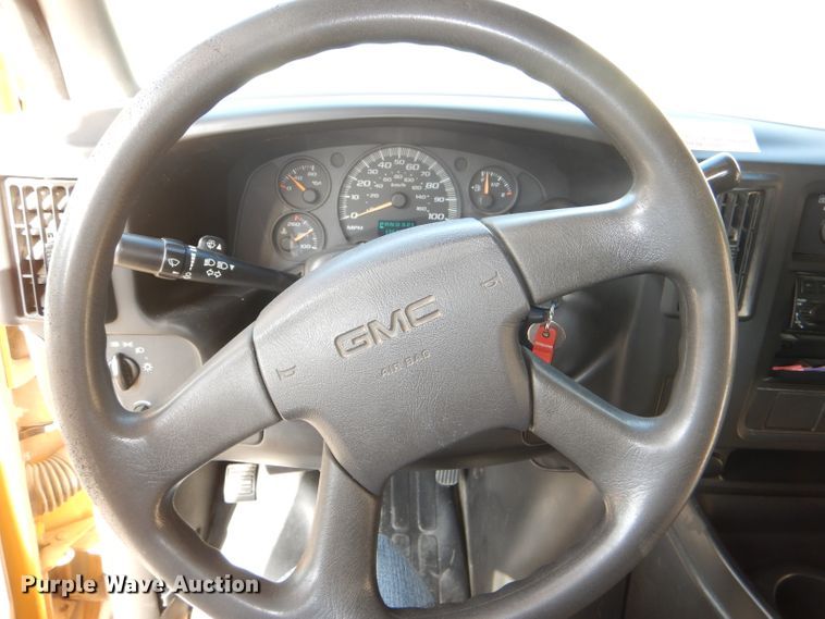 image for item DI2533 2004 GMC Savana G3500 school bus