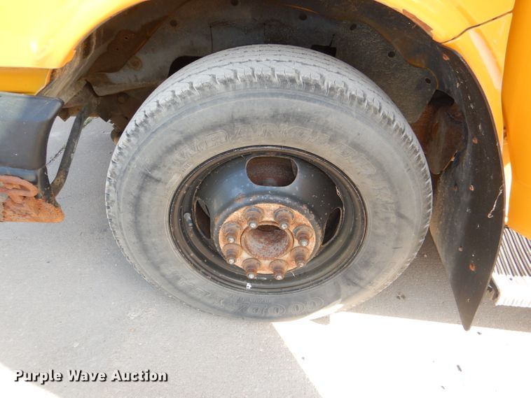image for item DI2533 2004 GMC Savana G3500 school bus