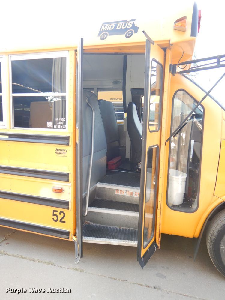 image for item DI2533 2004 GMC Savana G3500 school bus
