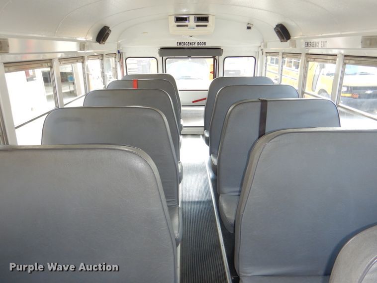 image for item DI2533 2004 GMC Savana G3500 school bus