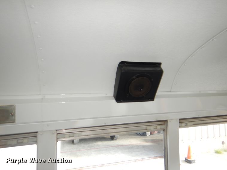 image for item DI2533 2004 GMC Savana G3500 school bus