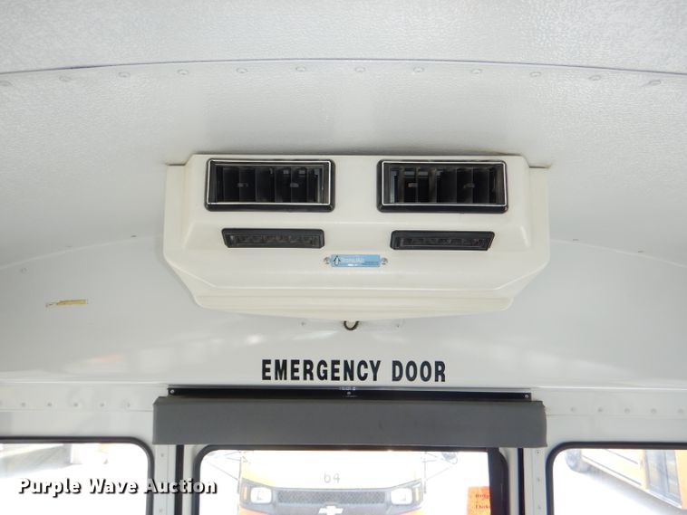 image for item DI2533 2004 GMC Savana G3500 school bus